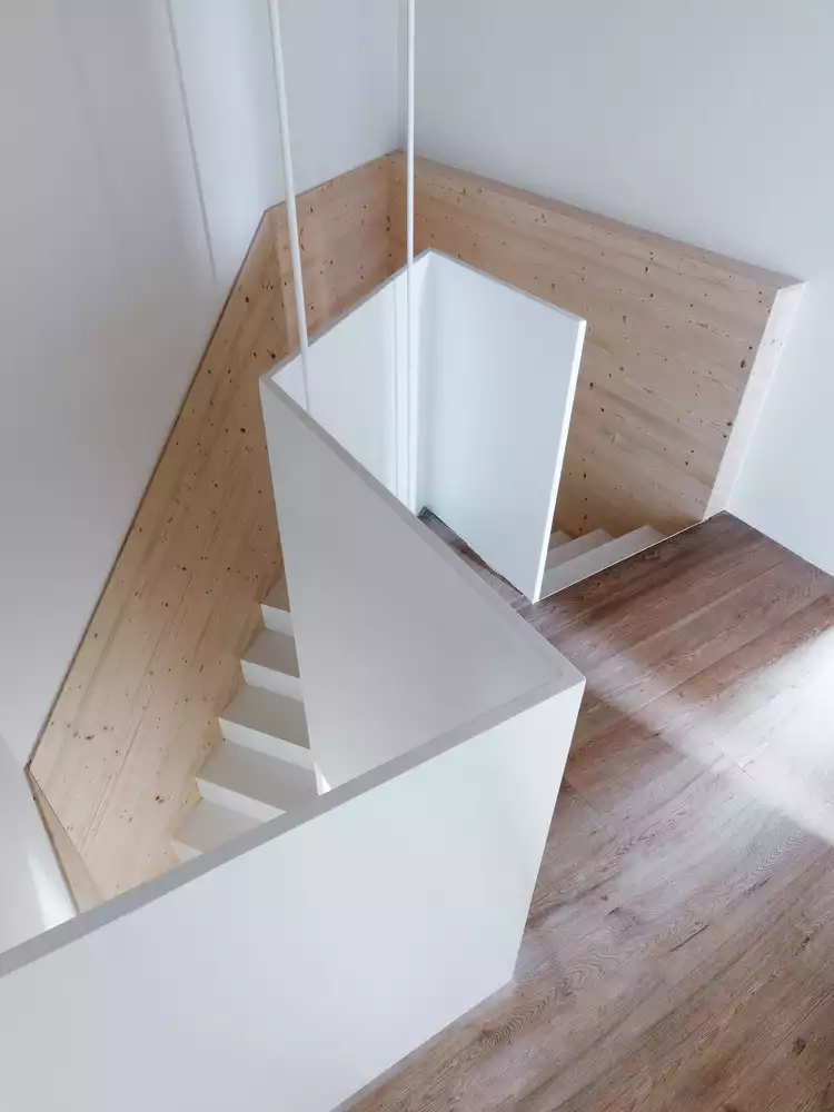 Wall used like staircase railing