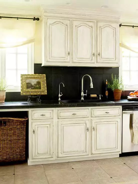 Black kitchen backsplash
