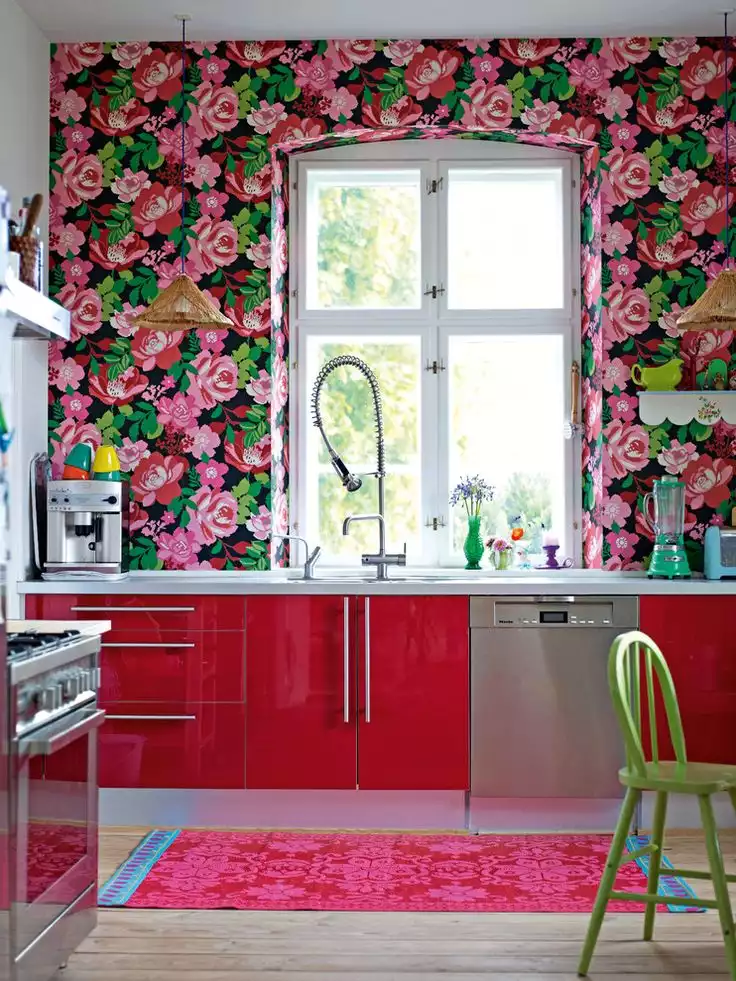 bubbelgum-roses-kitchen-wallpaper