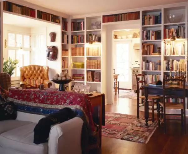 Built in shelves