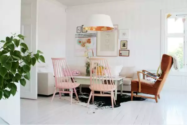 Cowhide rugs and a few ways of using them in your interior décor