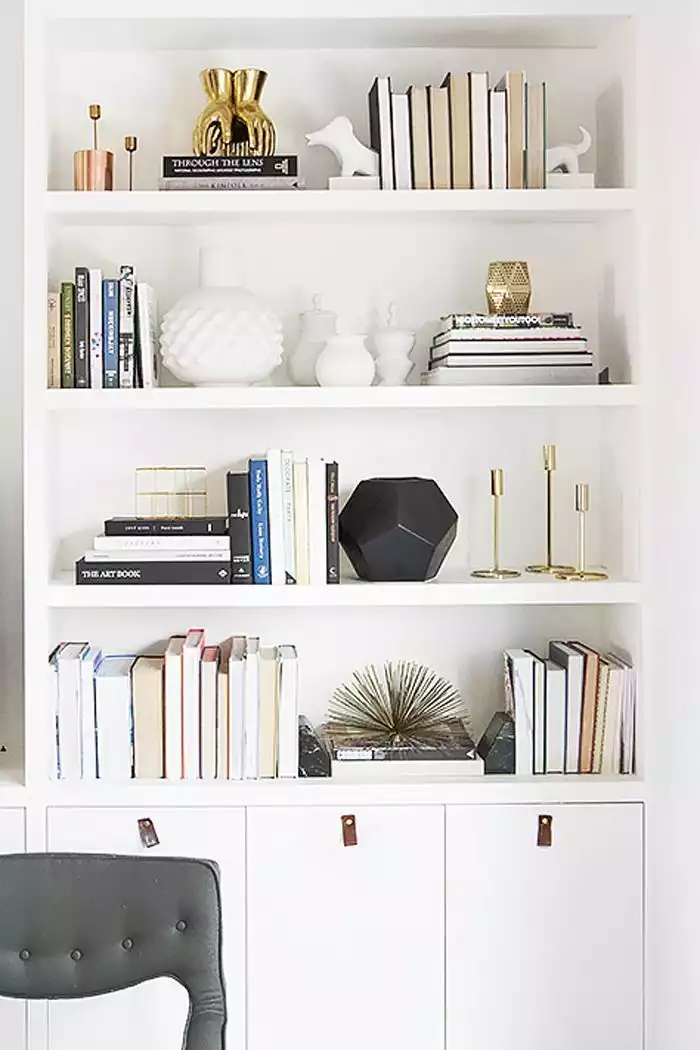 organize the bookshelf feng shui