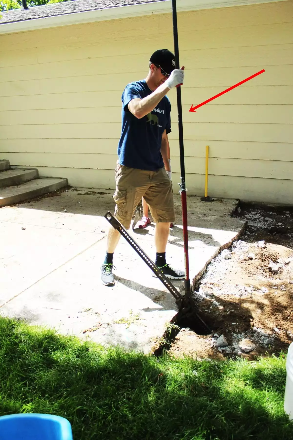 Best Way to Remove Concrete Slabs on a Patio lever