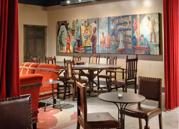 Starbucks coffee interior2