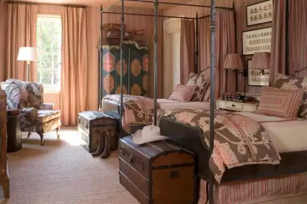 Tv twins bedroom