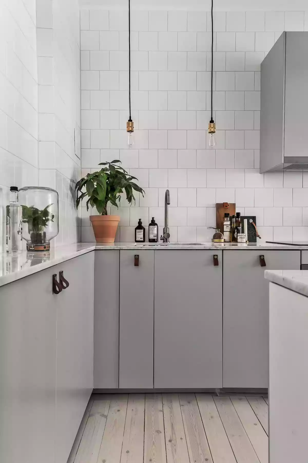 Marble counters in a modern kitchen design