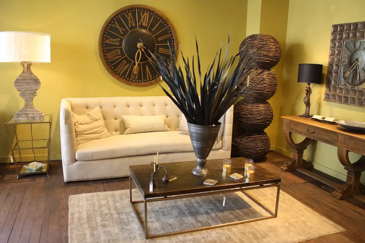 Lili Loo living room location