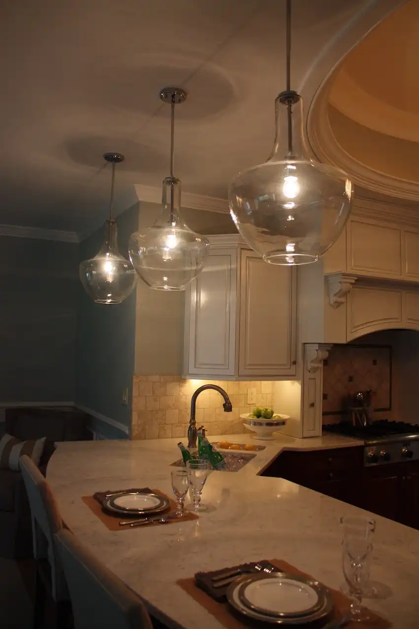 Kitchen pendant lights over the island