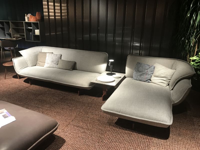 550 Beam sofa system in grey with a small table