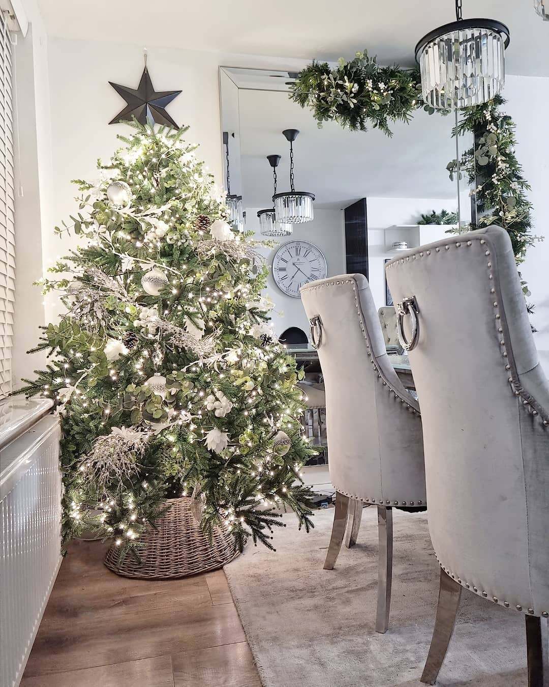 A dining room Christmas tree