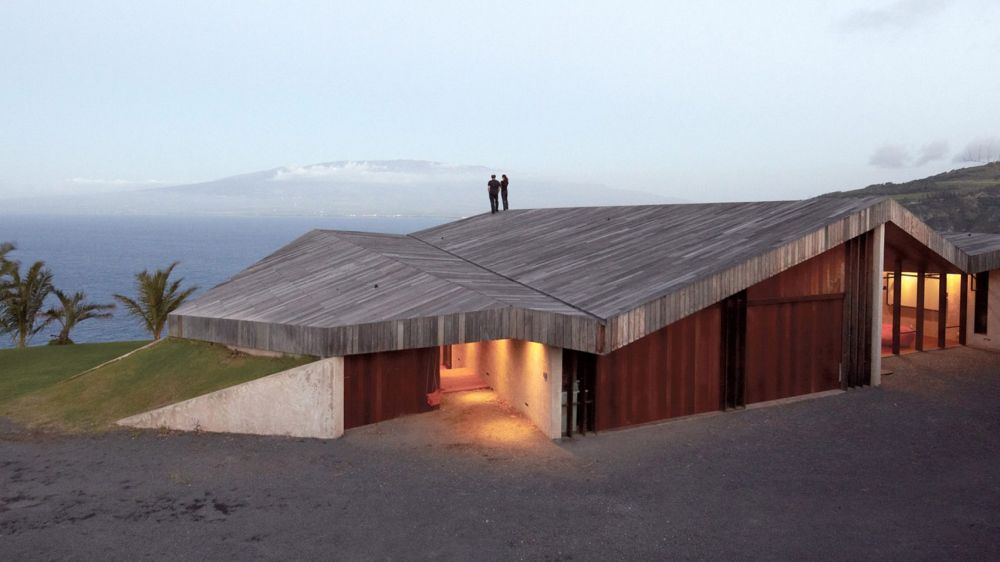 A house with angular roofs by Dekleva Gregoric Arhitekti