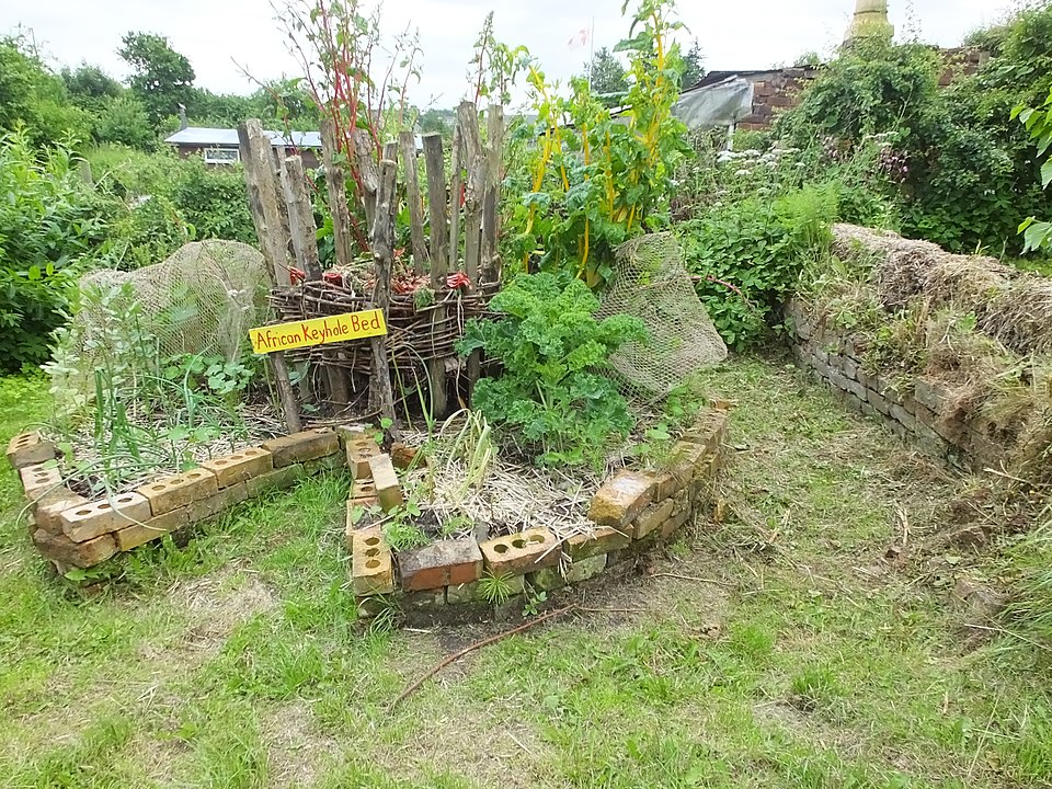 Keyhole Garden: The Phenomenal African Compost Garden