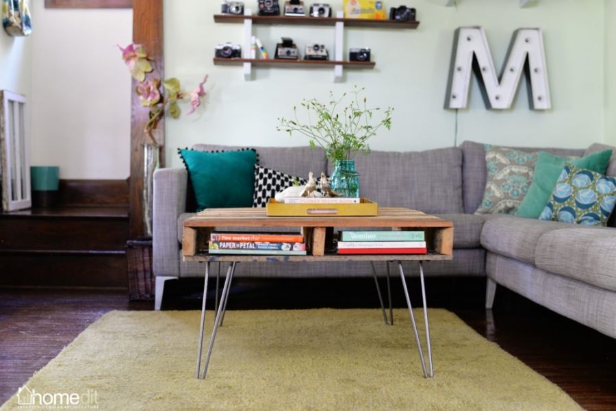 A pallet table with hairpin legs