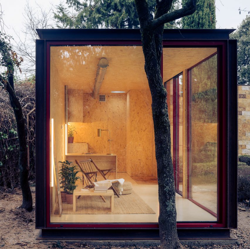 A prefab multifunctional cabin glass wall