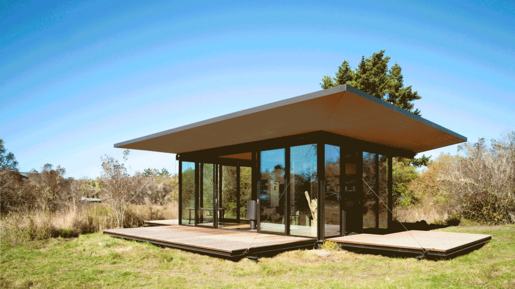 A writers cabin that unfolds like a box 1024x576