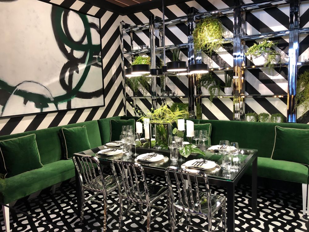 Accent dining room in green with acrylic chairs