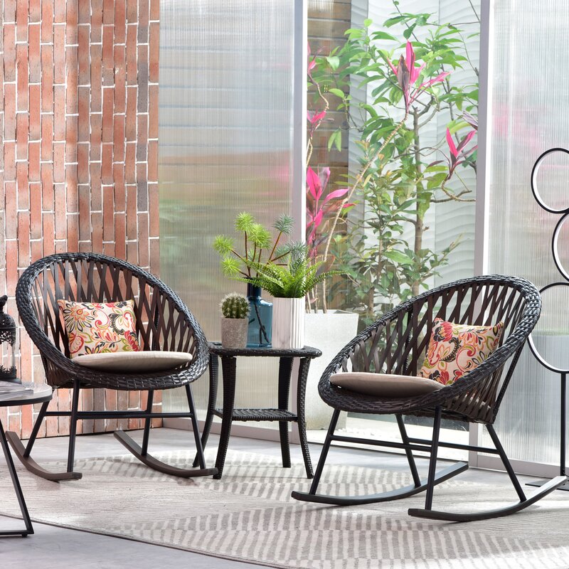 A “Welcome Home” Design – Our Guide For The Most Alluring Front Porch Chairs