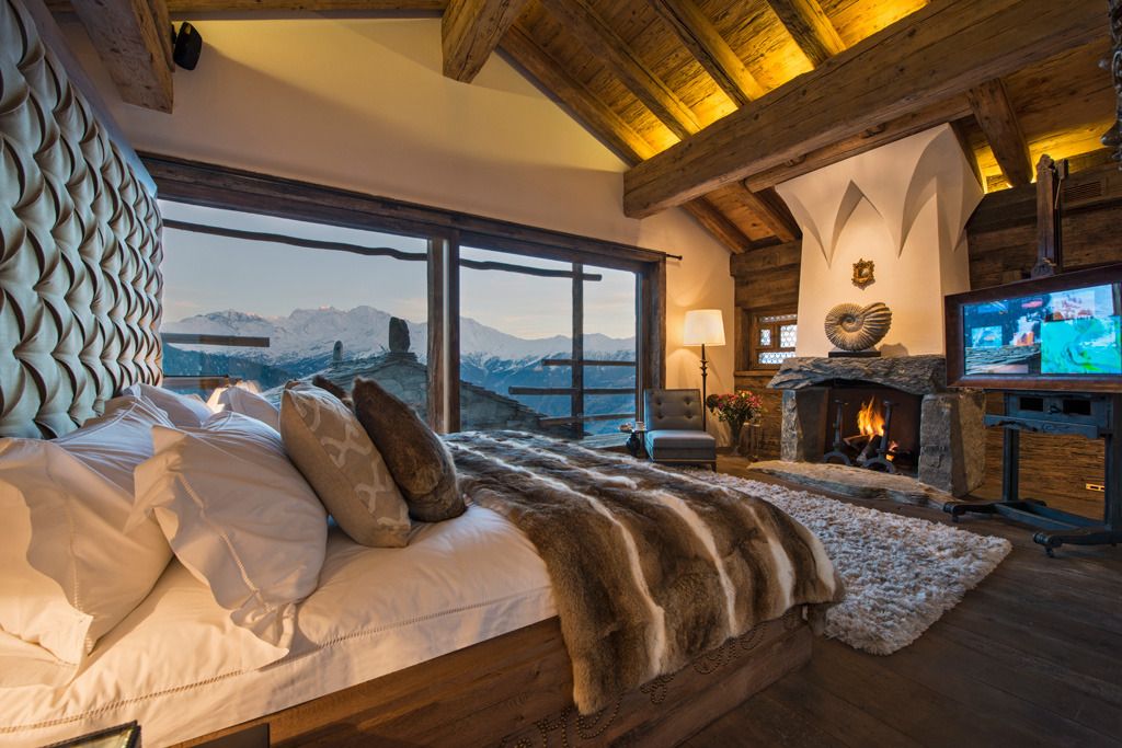 Amazing Bedroom with fireplace Chalet Trois Couronnes - Verbier, Switzerland