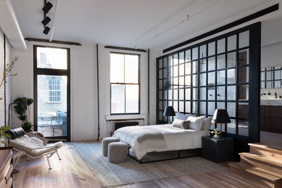 Wall Décor Ideas for a Black and White Bedroom