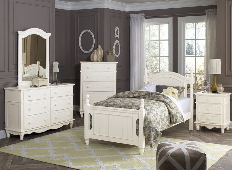 Andre Sleigh Bed