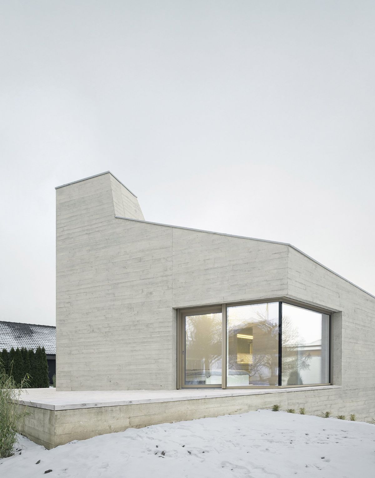 Angular concrete house design corner window