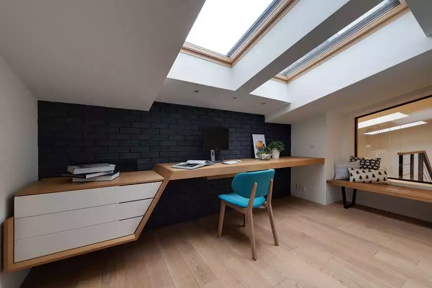 Apartment with mansard room and roof skylight