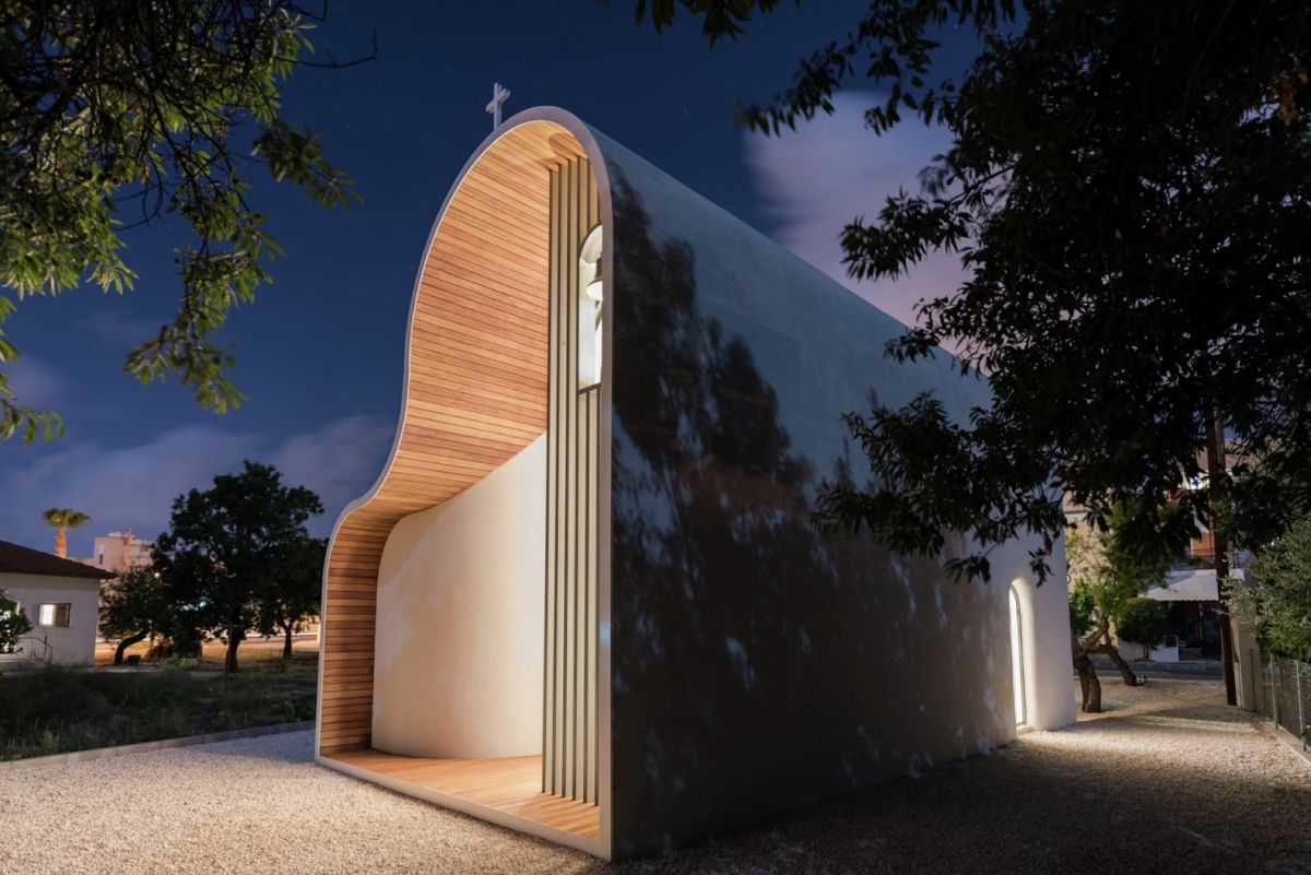 Apostle Peter and St. Helen the Martyr Chapel Curved
