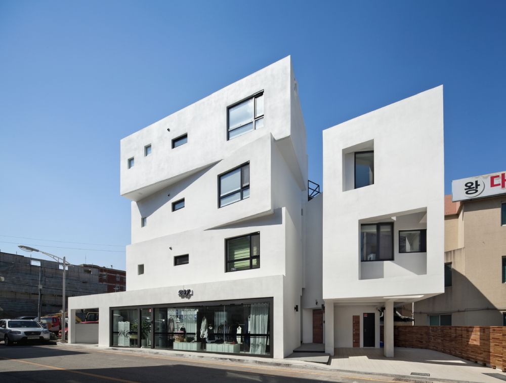Architects Group RAUM White building