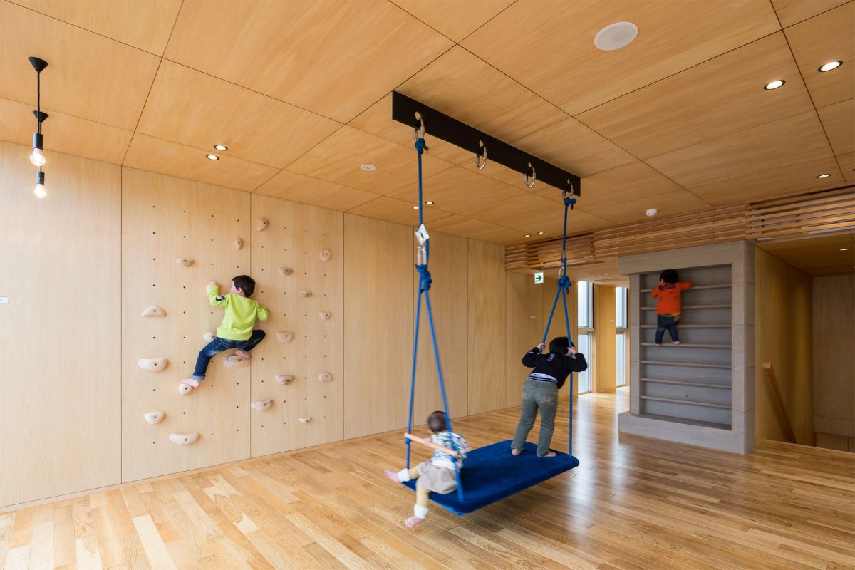 Architecture studio Hibinosekkei playground climbing wall