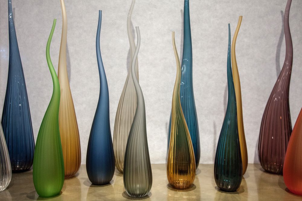 Aria Glass decorative objects in different colors