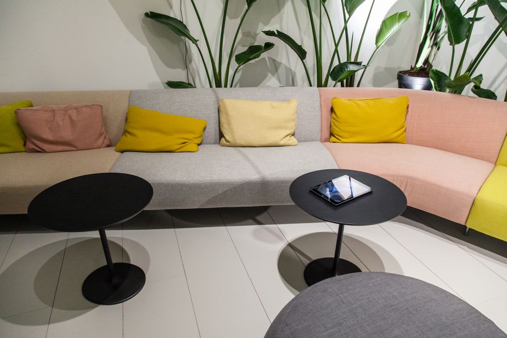 Arper black round coffee table