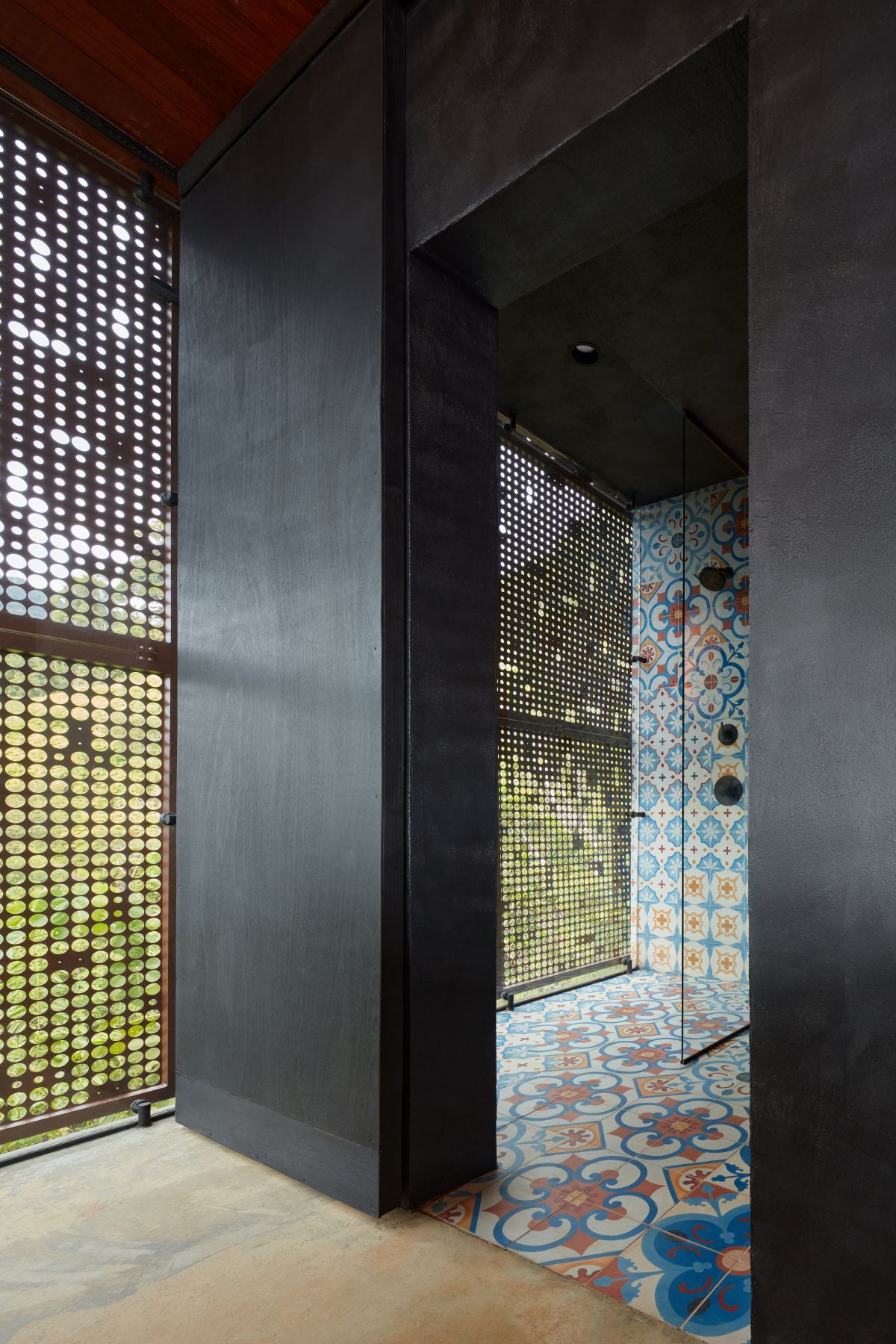Atelier Costa Rica house with Green Roof by Formafatal tiles