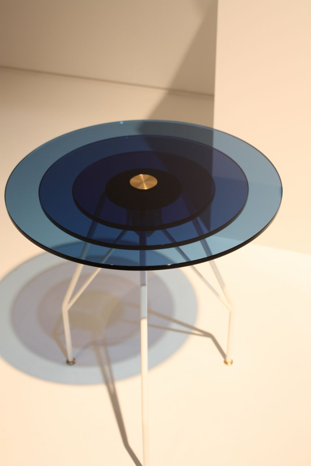 The concentric circles that make up the top of this table create a beautiful ombre effect