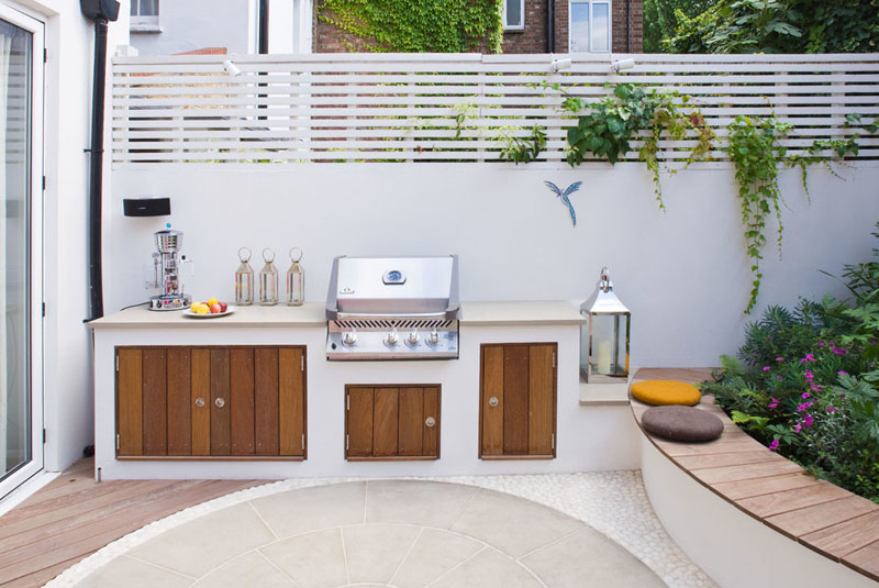 BBq area with curved bench seating