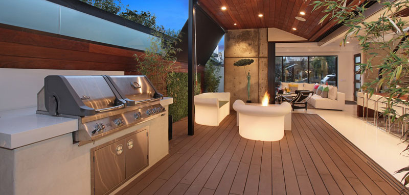 BBq outdoor and cool deck