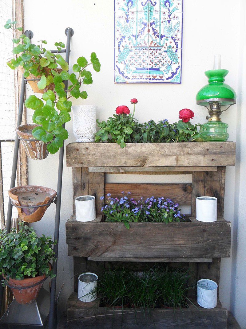 Vertical Planters Made From a Wooden Pallet