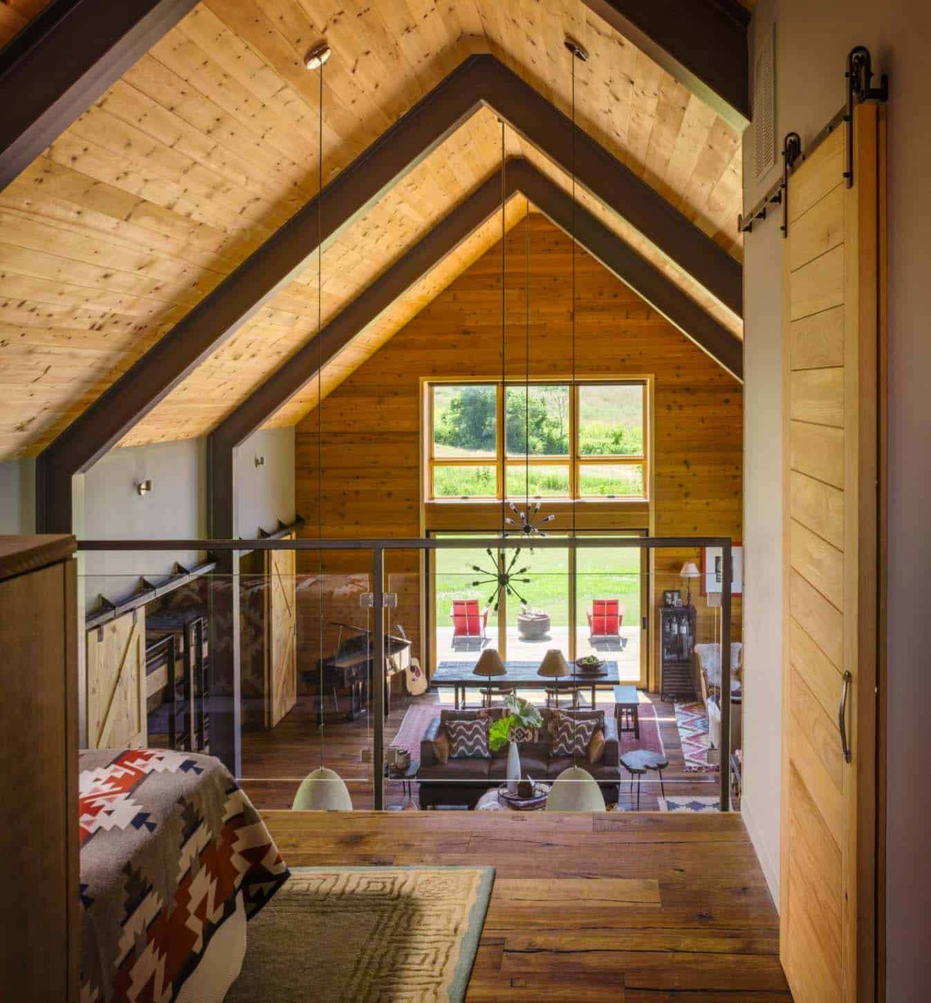 Barn house getaway in Vermont - loft bedroom