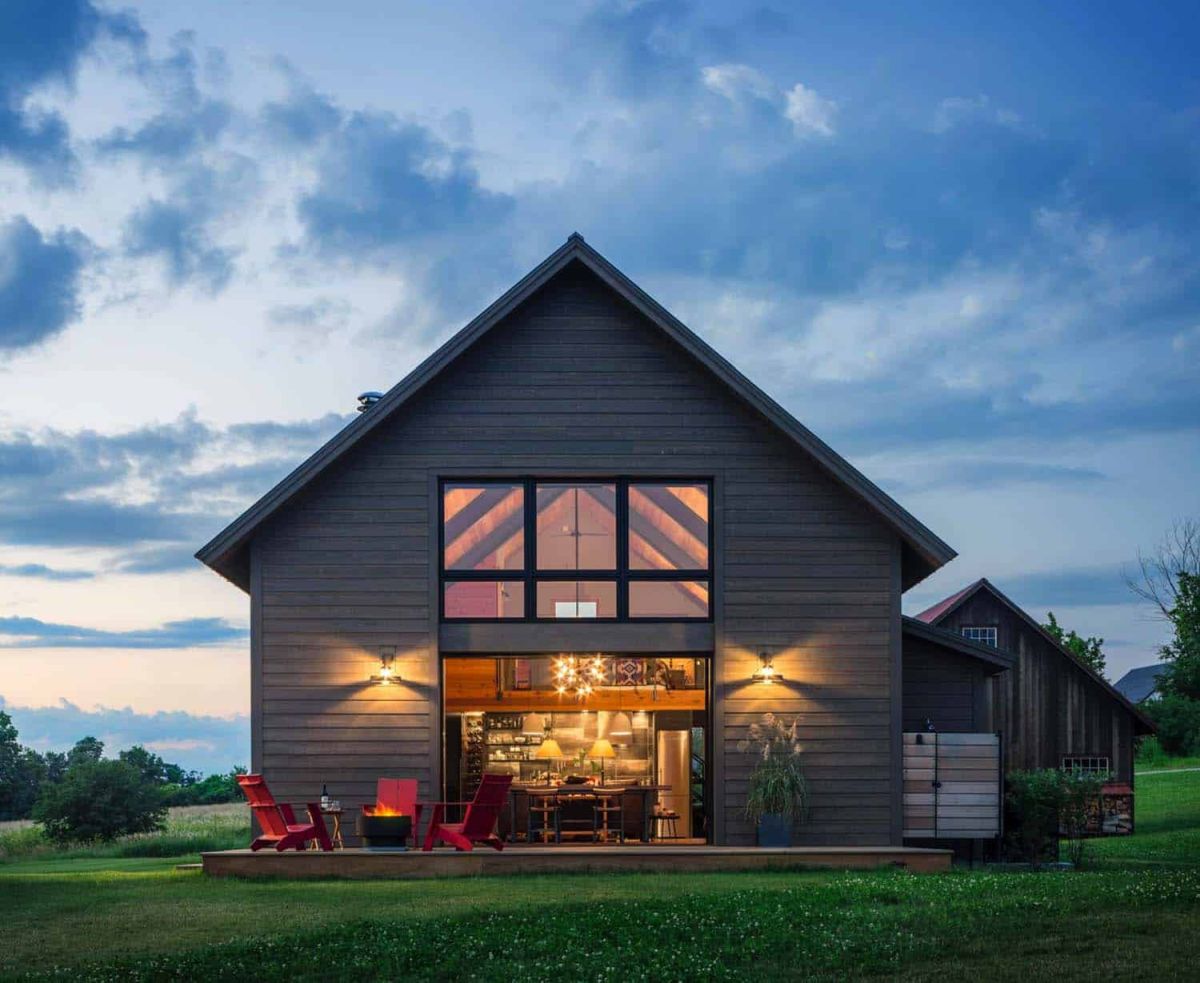 Barn house getaway in Vermont - porch decor