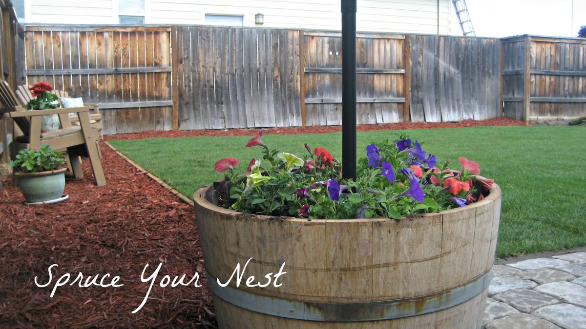 Barrel umbrella holder