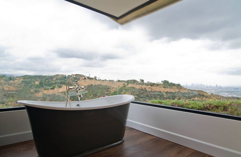 50 Bathrooms That Know To Make The Most Of Great Views