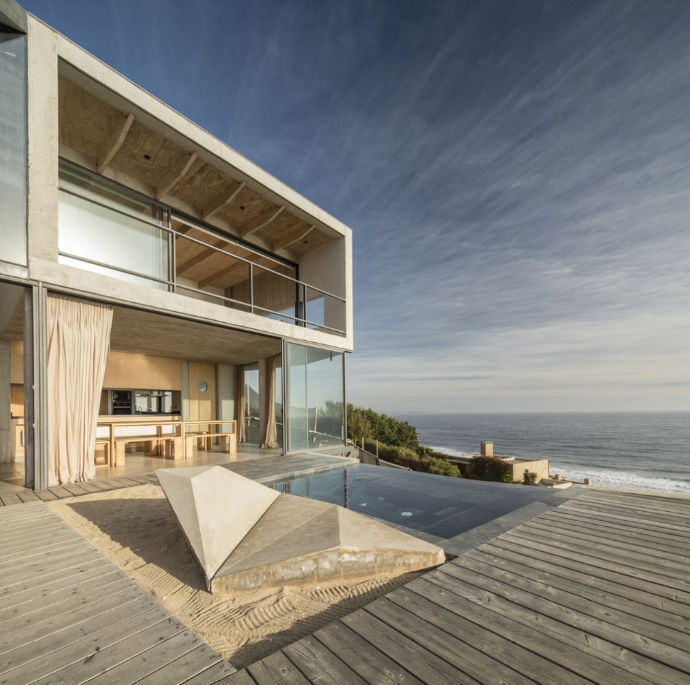 Beach House by Martin Schmidt Radic Arquitectos Asociados pool