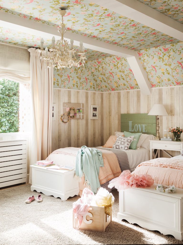 Beautiful Girls room with wallpaper and pastel colors