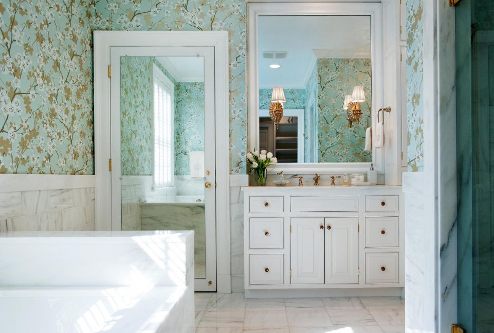 Beautiful bathroom flower wallpepr and mirror over the door