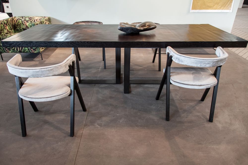 Beautiful rectangular dining table with metalic base