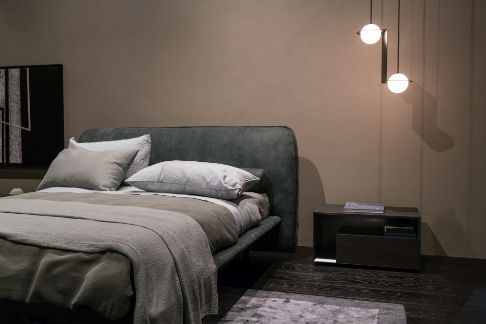 Bedroom decor with hanging lamp above nighstant