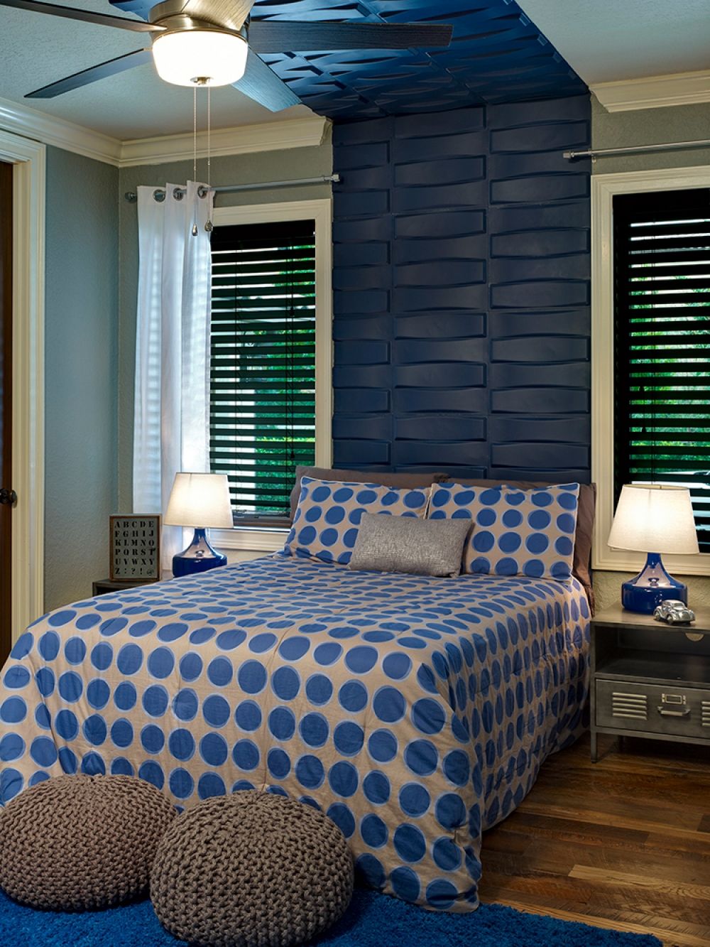 Bedroom with a architectural indigo headboard