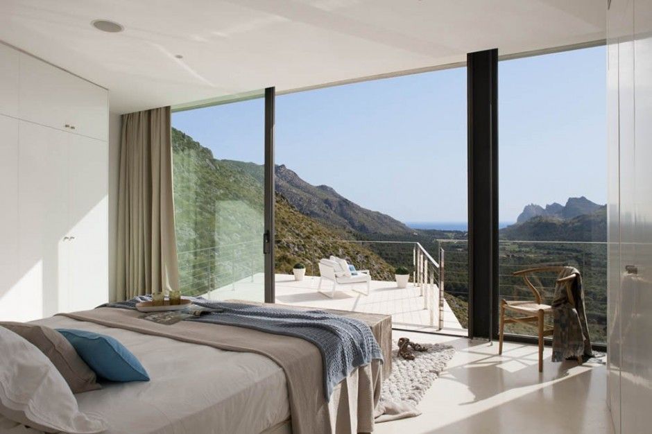 Bedroom with a large porch by Miquel Lacomba Architect