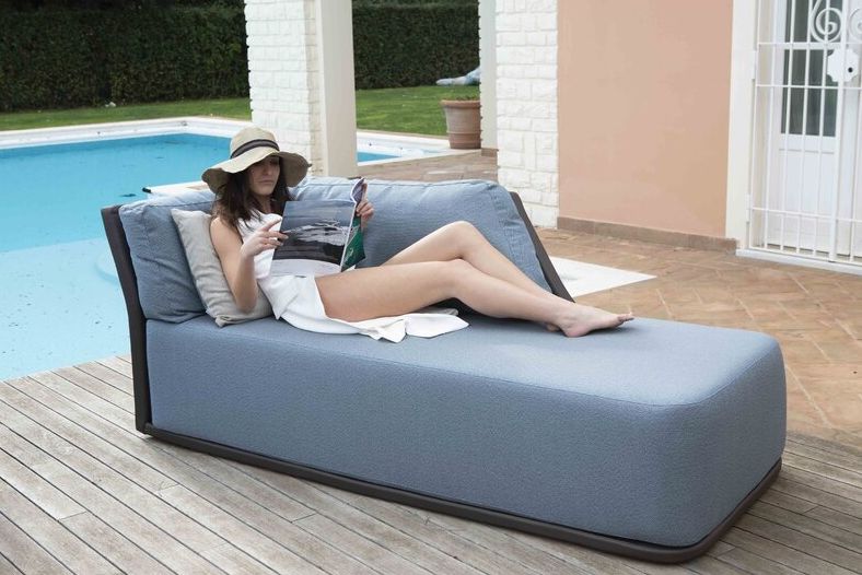 Bellagio Single Chaise with Cushions