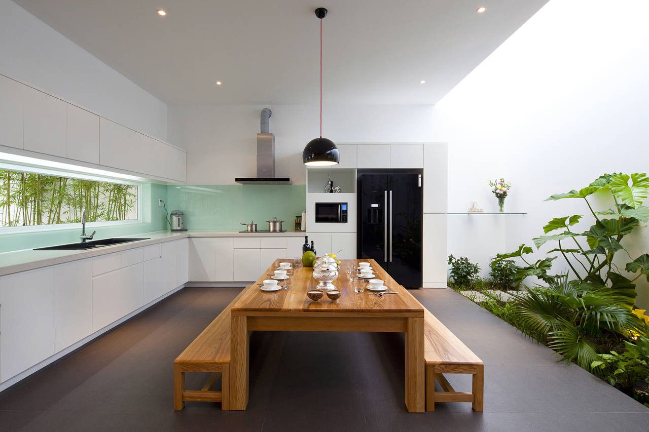 Bench kitchen seating and natural flowers