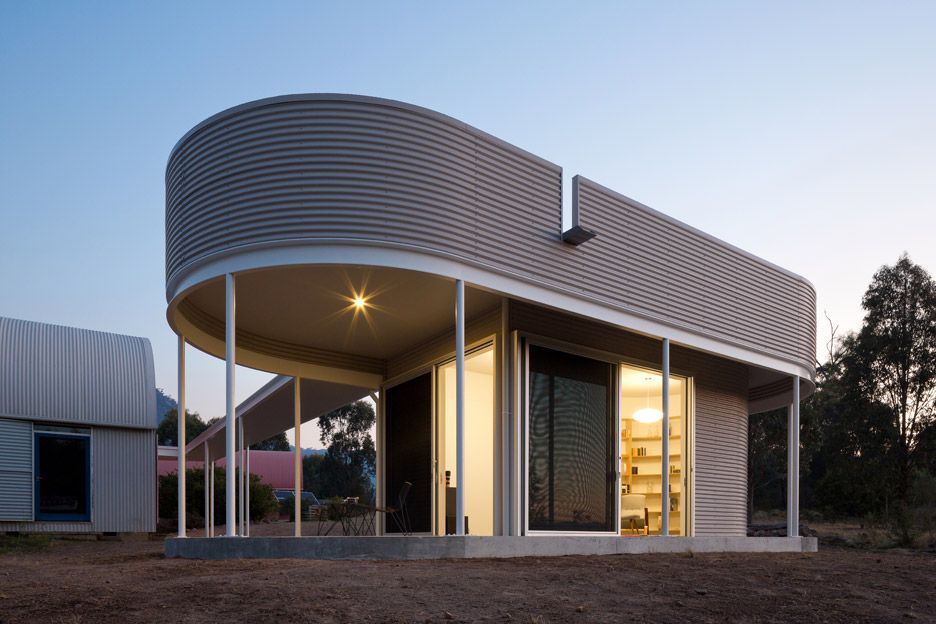 Benn Penna completes corrugated metal cabin in the Australian bush house view